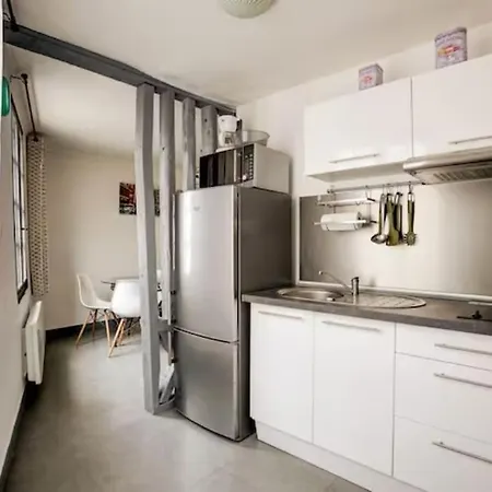 Le Carrel- F2-place Saint Marc Lejlighed